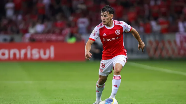 Internacional surpreende e pode fechar com lateral de seleção para substituir Bernabei Internacional surpreende e pode fechar com lateral de seleção para substituir Bernabei