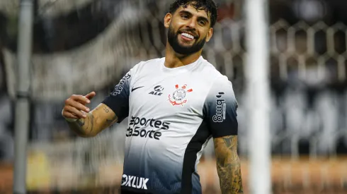 Yuri Alberto durante confronto contra o Bahia no Brasileirão 2024.