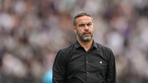 Artur Jorge técnico do Botafogo durante partida contra o São Paulo no estádio Engenhão pelo campeonato Brasileiro A 2024. Foto: Thiago Ribeiro/AGIF