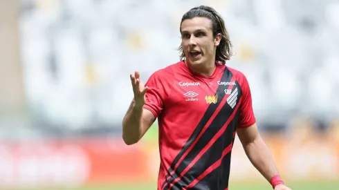 MG - BELO HORIZONTE - 08/12/2024 - BRASILEIRO A 2024, ATLETICO-MG X ATHLETICO-PR - Canobbio jogador do Athletico-PR durante partida contra o Atletico-MG no estadio Arena MRV pelo campeonato Brasileiro A 2024. Foto: Gilson Lobo/AGIF