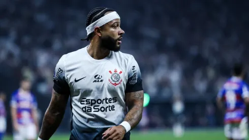 Memphis Depay, jogador do Corinthians, durante partida contra o Fortaleza pela Copa Sul-Americana.