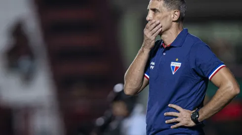 Vojvoda durante confronto contra o Atlético-GO no Brasileirão 2024.