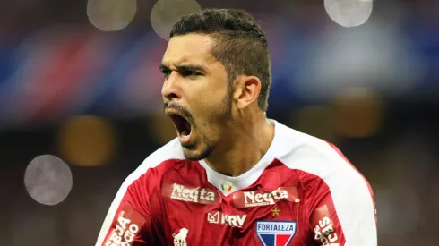 Bruno Melo em ação pelo Fortaleza, contra o Flamengo pelo Campeonato Brasileiro de 2019.