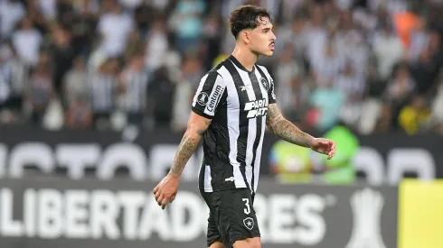 Lucas Halter, jogador do Botafogo, durante partida contra o Universitário pela Copa Libertadores de 2024.