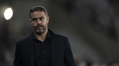 Artur Jorge técnico do Botafogo durante partida contra o Peñarol no estádio Engenhão pelo campeonato Copa Libertadores 2024. Foto: Jorge Rodrigues/AGIF