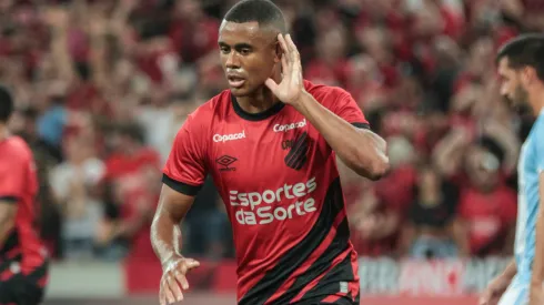 Erick durante confronto contra o Londrina no Campeonato Paranaense de 2024.