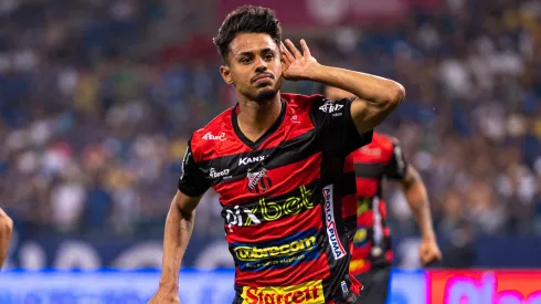 Gabriel Barros jogador do Ituano comemora seu gol durante partida contra o Cruzeiro no estadio Mineirao pelo campeonato Brasileiro B 2022.