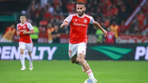 Thiago Maia, jogador do Internacional, durante partida contra o Fortaleza (Foto: Maxi Franzoi/AGIF)