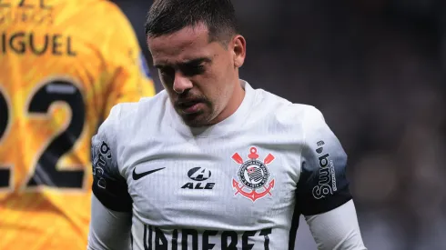 Fagner durante confronto contra o Racing na Sul-Americana 2024.