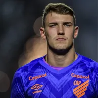 Léo Linck não é o único e Athletico-PR recebe proposta do Botafogo por outro jogador