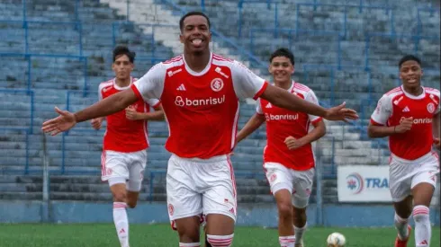 Rafaela Frison / Internacional - Esley comemorando gol na base do Internacional.