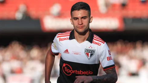 Rodrigo Nestor, atuando pelo São Paulo, comemora seu gol contra o Bragantino (Foto: Marcello Zambrana/AGIF)