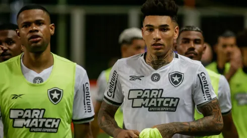 Igor Jesus, jogador do Botafogo, durante partida contra o Atlético-MG (Foto: Fernando Moreno/AGIF)