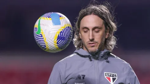 Luis Zubeldía, técnico do São Paulo, durante aquecimento para partida contra o Juventude (Foto: Ettore Chiereguini/AGIF)