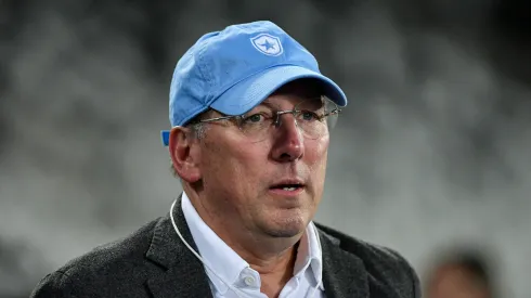 John Textor presidente da SAF do Botafogo durante partida contra o Atlético-GO no estádio Engenhão pelo campeonato Brasileiro A 2024. Foto: Thiago Ribeiro/AGIF