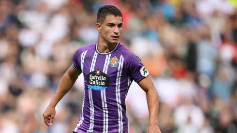DERBY, INGLATERRA - 03 DE AGOSTO: Lucas Rosa do Real Valladolid em ação durante o amistoso de pré-temporada entre Derby County e Real Valladolid no Pride Park em 03 de agosto de 2024 em Derby, Inglaterra. (Foto de Michael Regan/Getty Images)