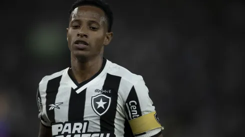 Tchê Tchê durante confronto contra o Athletico-PR no Brasileirão 2024.