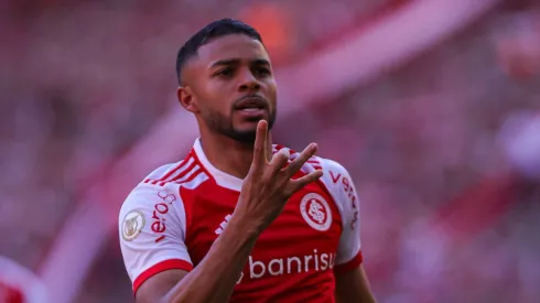 Wanderson atuando no Internacional em 2024