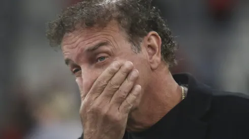 Cuca durante confronto entre Athletico-PR e Criciúma no Brasileirão de 2024.