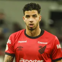 Kaique Rocha se despede do Athletico-PR em carta aberta com fortes declarações: "Gostaria de esclarecer..."