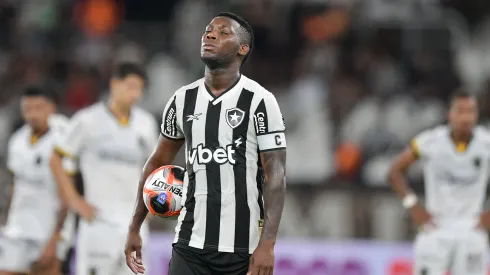 Patrick de Paula jogador do Botafogo durante partida contra o Volta Redonda no estádio Engenhão pelo campeonato Carioca 2025. Foto: Thiago Ribeiro/AGIF