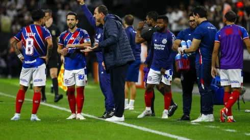 Rogério Ceni, técnico do Bahia, durante partida pelo campeonato Brasileiro A 2024. Foto: Marco Miatelo/AGIF