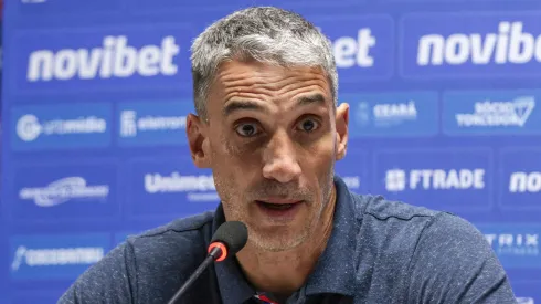 Juan Pablo Vojvoda, técnico do Fortaleza, durante entrevista coletiva. Foto: Robson Mafra/AGIF