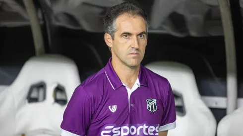 Léo Condé, técnico do Ceará, durante partida pelo campeonato Brasileiro B 2024. Foto: Baggio Rodrigues/AGIF