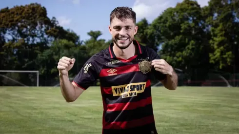 Hyoran com a camisa do Sport - Foto: Paulo Paiva/Sport Recife
