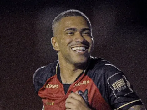 Thiago Carpini 'dispara' sobre possível ida de Esteves ao Grêmio