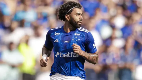 Gabigol celebra três gols pelo Cruzeiro e manda recado a Fernando Diniz