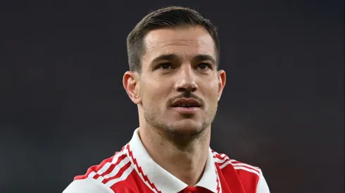 Cédric durante confronto entre Arsenal e Zurich na Europa League 2022/23.