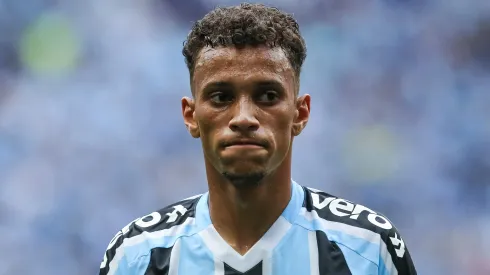 Bitello jogador do Gremio lamenta chance perdida durante partida contra o Bahia no estadio Arena do Gremio pelo campeonato Brasileiro B 2022.
