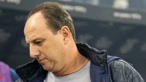 Técnico Rogério Ceni, do Bahia, lamenta durante partida pelo campeonato Brasileiro A 2024. Foto: Joisel Amaral/AGIF