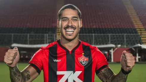 Lucas Halter sendo apresentado no Vitória. Foto: Victor Ferreira / EC Vitória