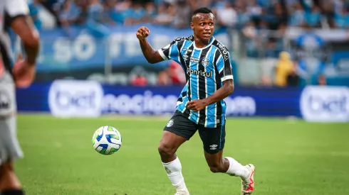 BA – PORTO ALEGRE – 03/12/2023 – BRASILEIRO A 2023, GREMIO X VASCO – Nathan Fernandes jogador do Gremio durante partida contra o Vasco no estadio Arena do Gremio pelo campeonato Brasileiro A 2023. Foto: Maxi Franzoi/AGIF