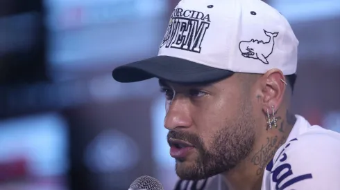 Neymar durante sua apresentacao oficial como jogador do Santos em coletiva de imprensa realizada no Vila Belmiro.