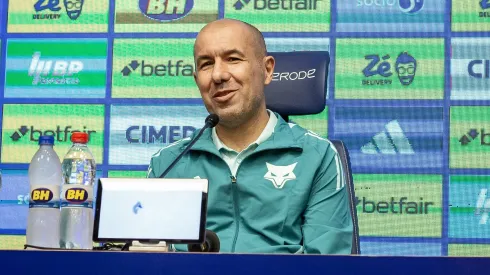 Leonardo Jardim, novo técnico do Cruzeiro, em sua apresentação oficial. Foto: Fernando Moreno/AGIF