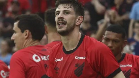 Di Yorio durante confronto contra o São Joseense no Campeonato Paranaense de 2024.