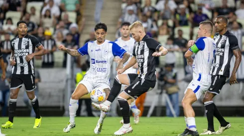 Pedro Henrique, jogador do Ceará, durante o jogo contra o Confiança na Arena Castelão, pela Copa do Nordeste 2025. Foto: Baggio Rodrigues/AGIF