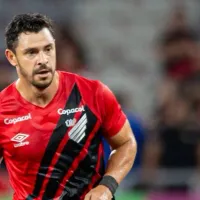 Giuliano revela motivo pelo qual deixou o Santos e acertou com o Athlético-PR: “contrato renovado…”