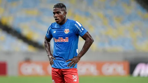 RJ – RIO DE JANEIRO – 13/04/2024 – BRASILEIRO A 2024, FLUMINENSE X BRAGANTINO – Mosquera jogador do Bragantino durante partida contra o Fluminense no estadio Maracana pelo campeonato Brasileiro A 2024. Foto: Thiago Ribeiro/AGIF