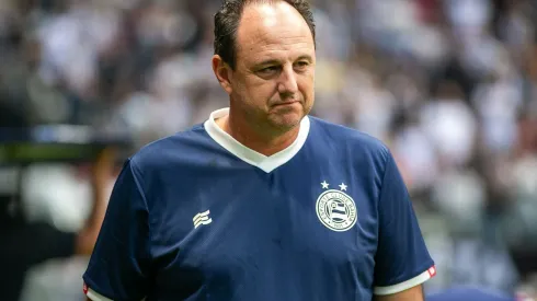 Rogério Ceni, treinador do Bahia, durante o confronto contra o Atlético-MG na Arena MRV, válido pelo Campeonato Brasileiro A de 2024. Foto: Fernando Moreno/AGIF