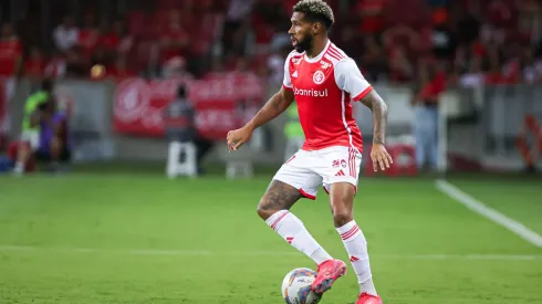 Wesley, jogador do Internacional, em ação contra o Avenida no Beira-Rio, pelo Campeonato Gaúcho 2025. Foto: Maxi Franzoi/AGIF