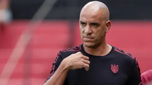 Pepa, técnico do Sport, durante partida contra o Náutico no estadio Ilha do Retiro pelo campeonato Pernambucano 2025. Foto: Rafael Vieira/AGIF