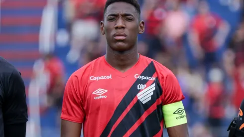 Léo jogador do Athlético-PR