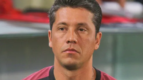 Thiago Carpini, técnico do Vitória, durante partida pelo campeonato Brasileiro A 2024. Foto: Gabriel Machado/AGIF