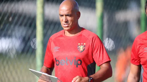Pepa técnico do Sport durante treino da equipe no CT do clube, nesta quarta-feira (4). A equipe se prepara para enfrentar o Avaí pelo campeonato brasileiro da Série B 2024. Foto: Marlon Costa/AGIF