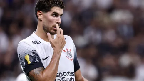 Pedro Raul durante confronto contra o São Bernardo no Paulistão 2025.