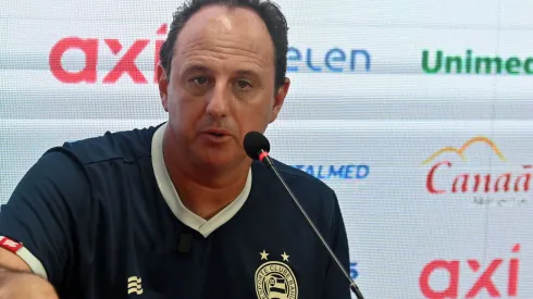 Rogério Ceni, treinador do Bahia, durante o jogo contra o Vitória no Barradão, pelo Campeonato Baiano 2024. Foto: Walmir Cirne/AGIF